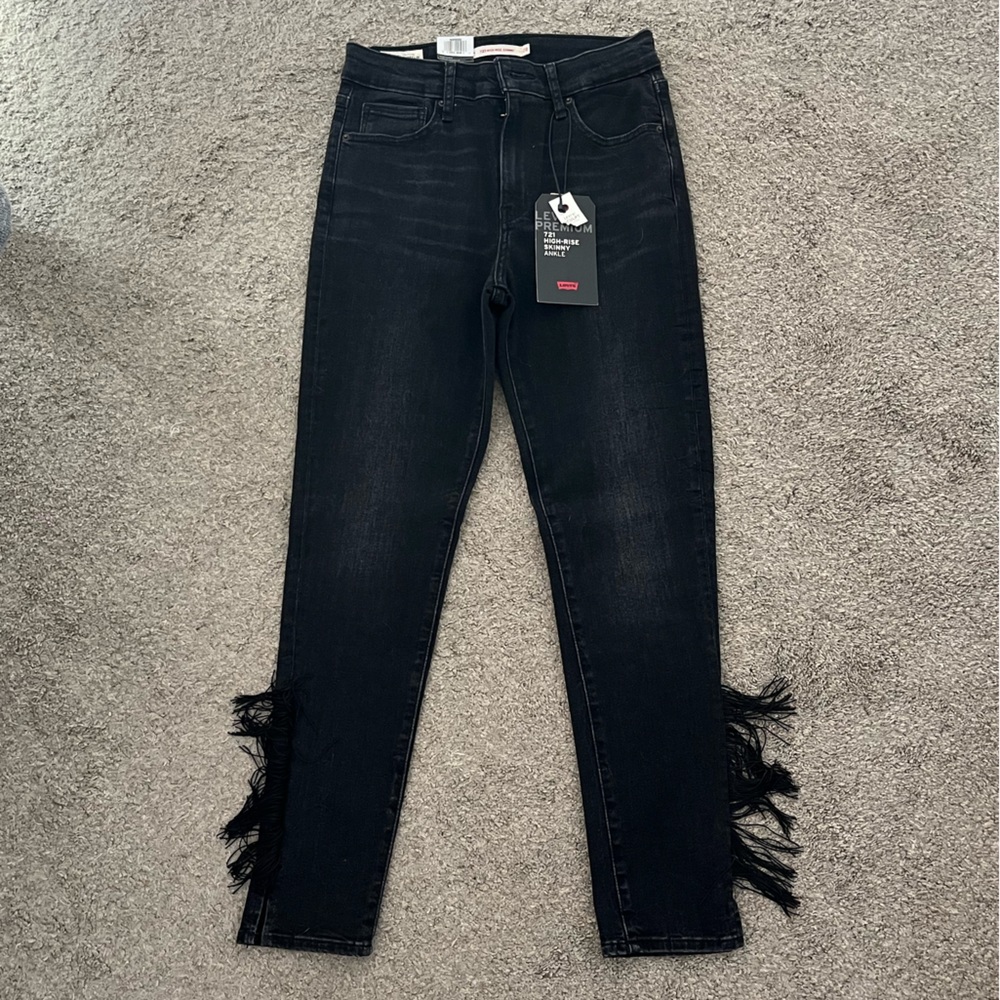 NWT, Levi’s 721 High Rise Skinny Ankle Jeans with fringe, black, size 28